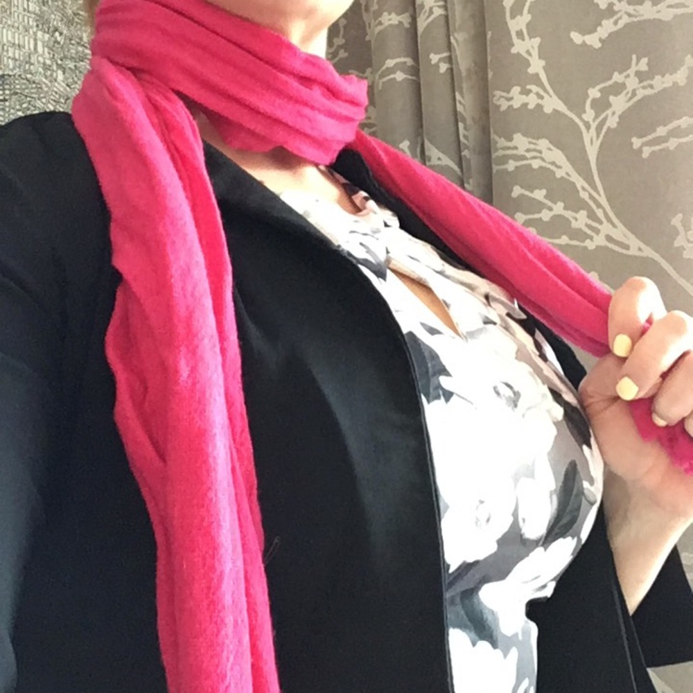 Pink cashmere scarf (indoor)